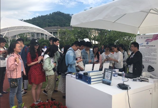 跟舜宇智能光學走進第五屆中國機器人峰會
